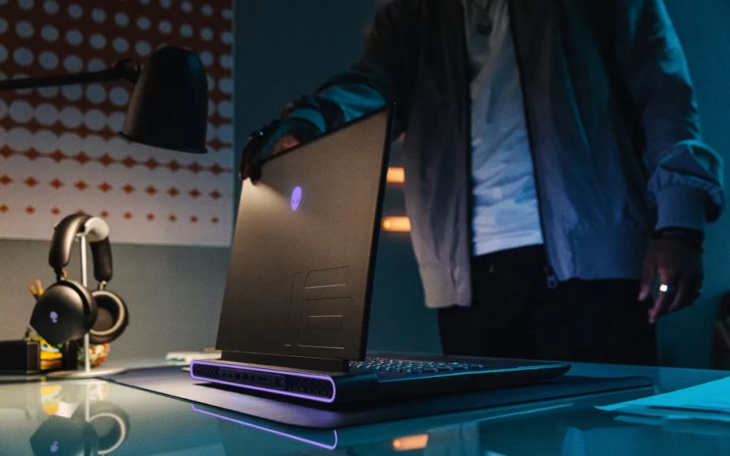 Alienware m16 